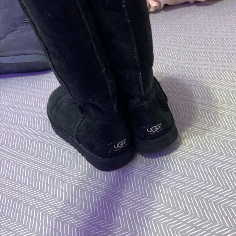 ugg - Picture 2 of 2